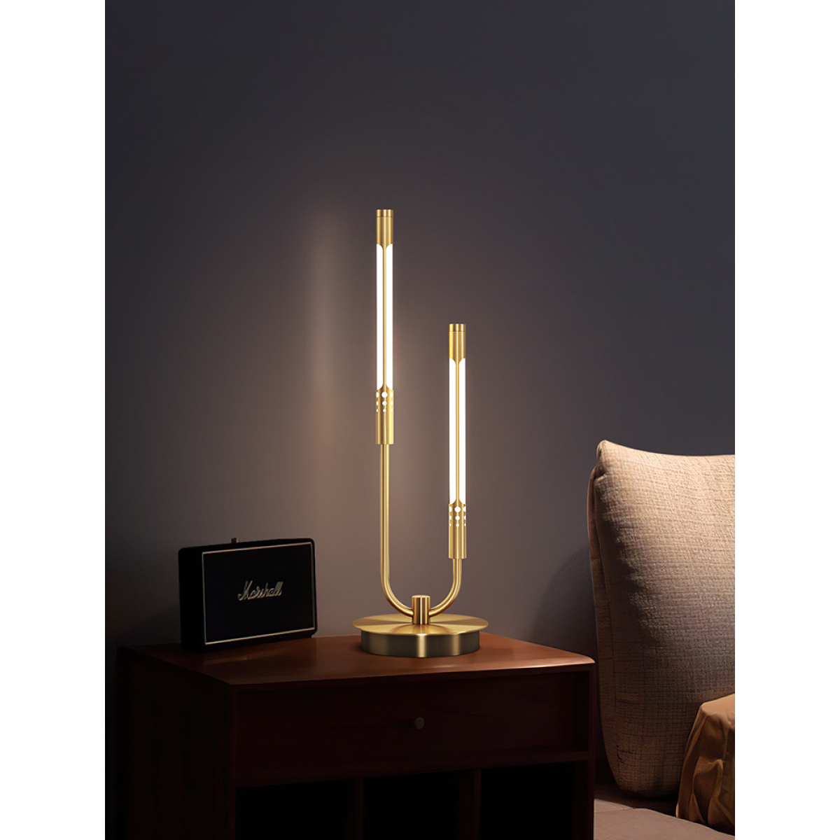 HORSE SHOE TABLE LAMP