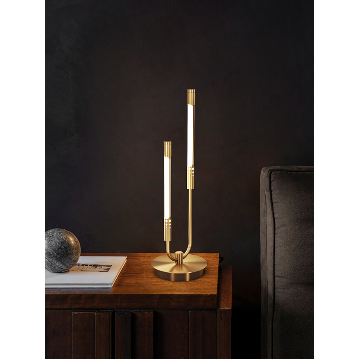 HORSE SHOE TABLE LAMP